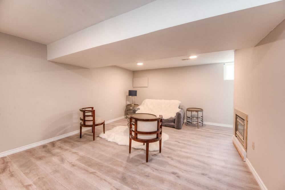 Photo of Livingroom in Victoria Hills