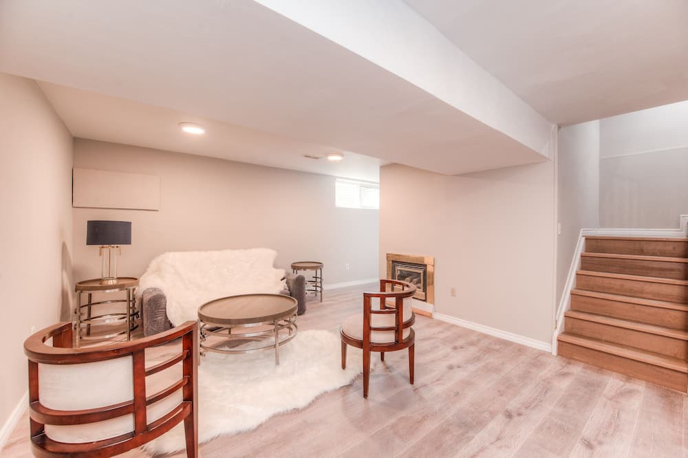 Photo of Livingroom in Victoria Hills