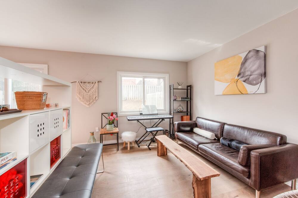 Photo of Livingroom in Victoria Hills