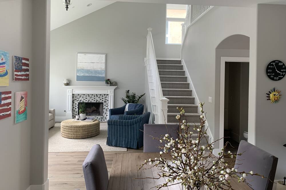 Photo of Livingroom in East Side Costa Mesa