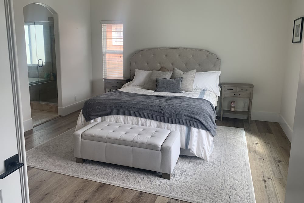 Photo of Bedroom in East Side Costa Mesa