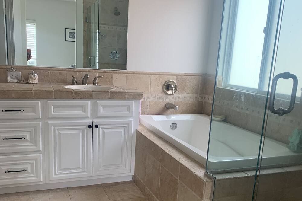 Photo of Bathroom in East Side Costa Mesa