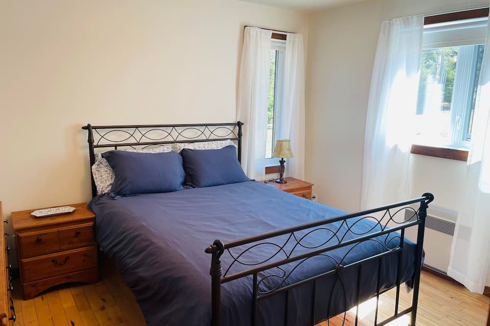 Photo of Bedroom in L'Anse-Saint-Jean