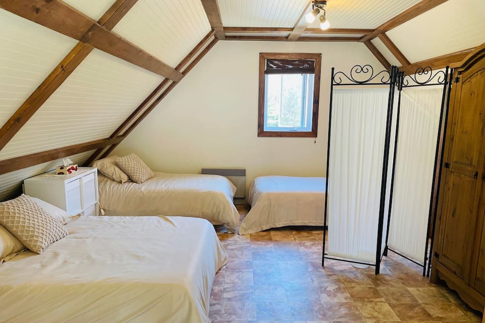 Photo of Bedroom in L'Anse-Saint-Jean