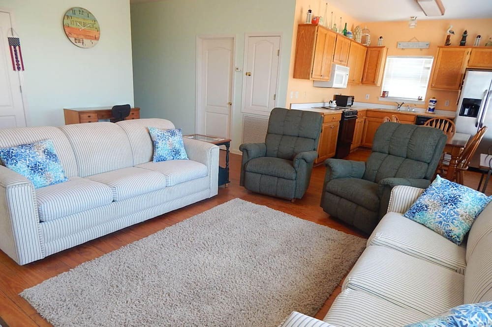 Photo of Livingroom in Silver Cay