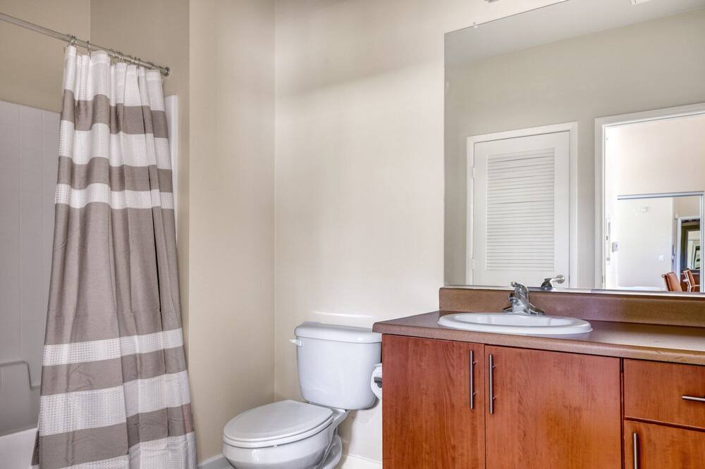Photo of Bathroom in Warner Center