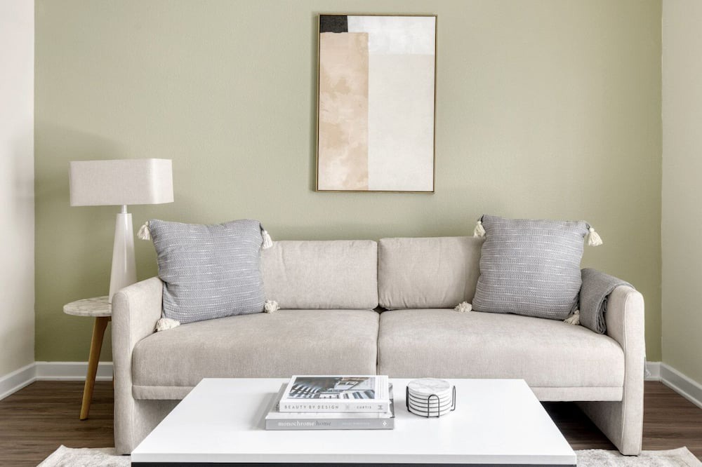 Photo of Livingroom in Warner Center