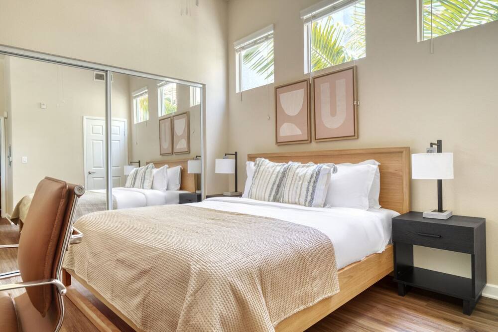 Photo of Bedroom in Warner Center
