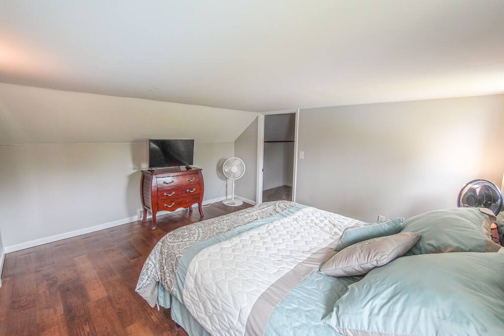 Photo of Bedroom in Lake Erie Beach