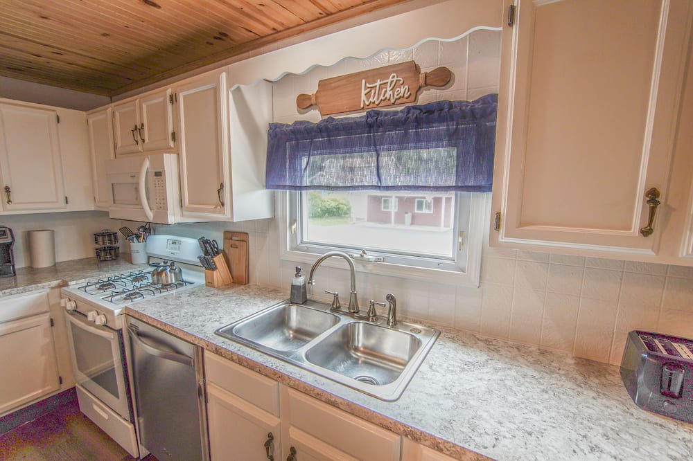 Photo of Kitchen in Lake Erie Beach