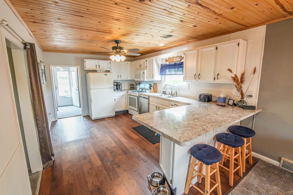 Photo of Kitchen in Lake Erie Beach