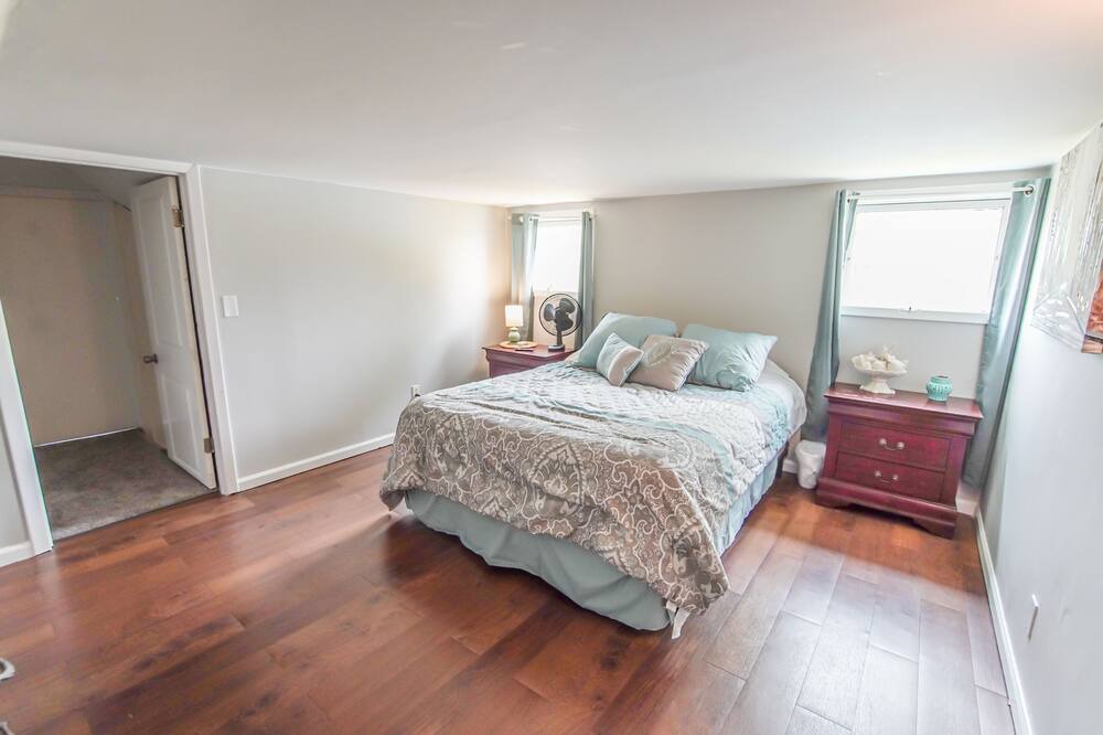 Photo of Bedroom in Lake Erie Beach