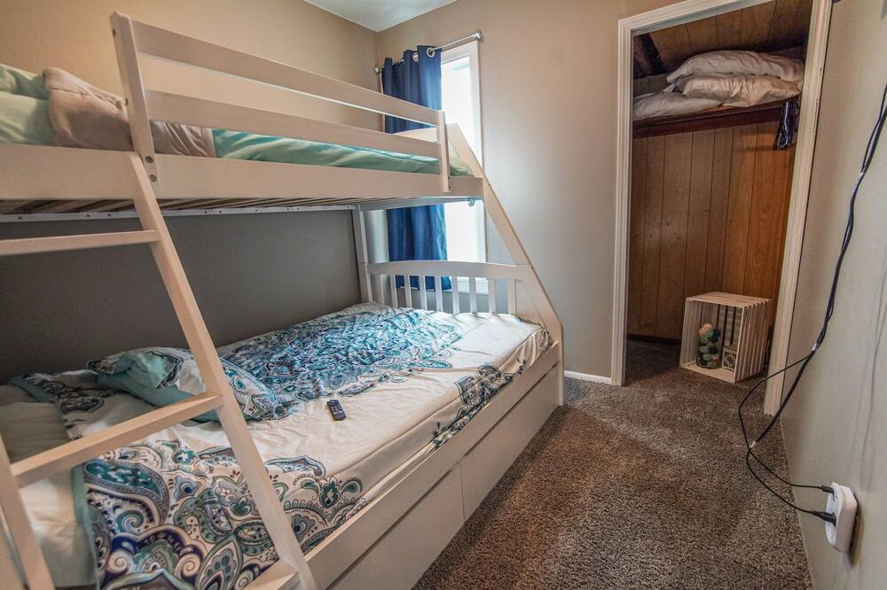 Photo of Bedroom in Lake Erie Beach
