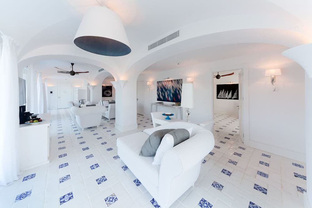 Photo of Livingroom in Golturkbuku
