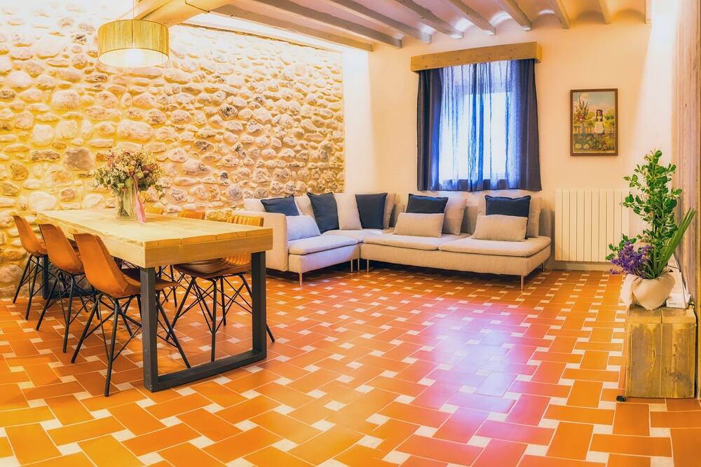 Photo of Livingroom in Besalu