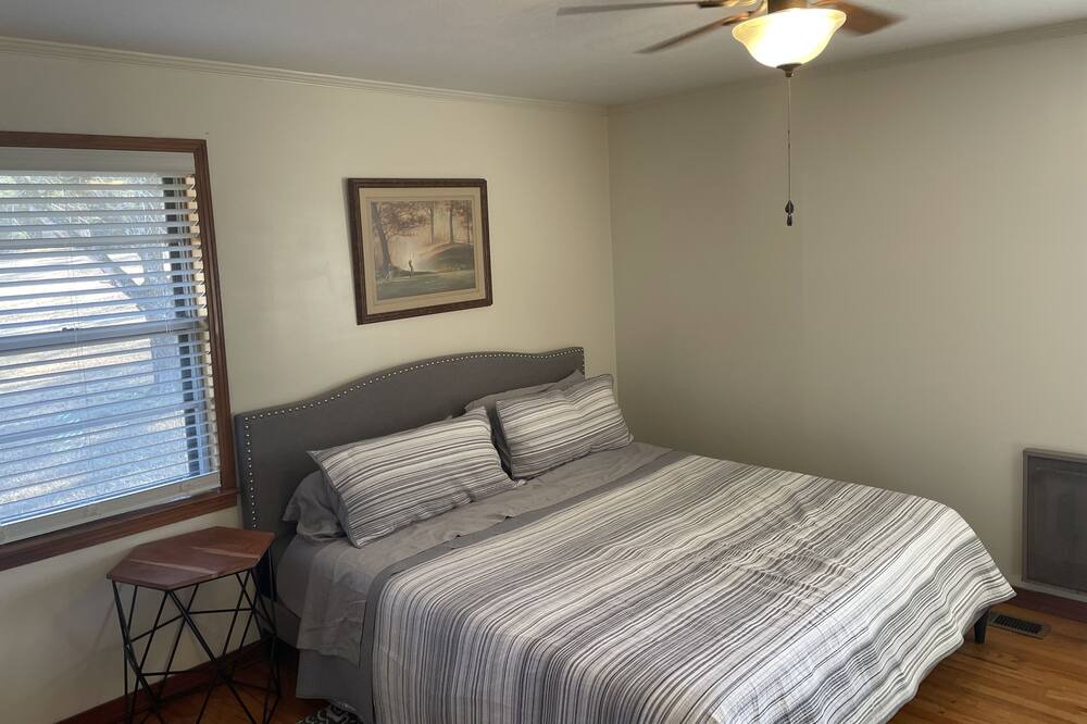 Photo of Bedroom in Troy