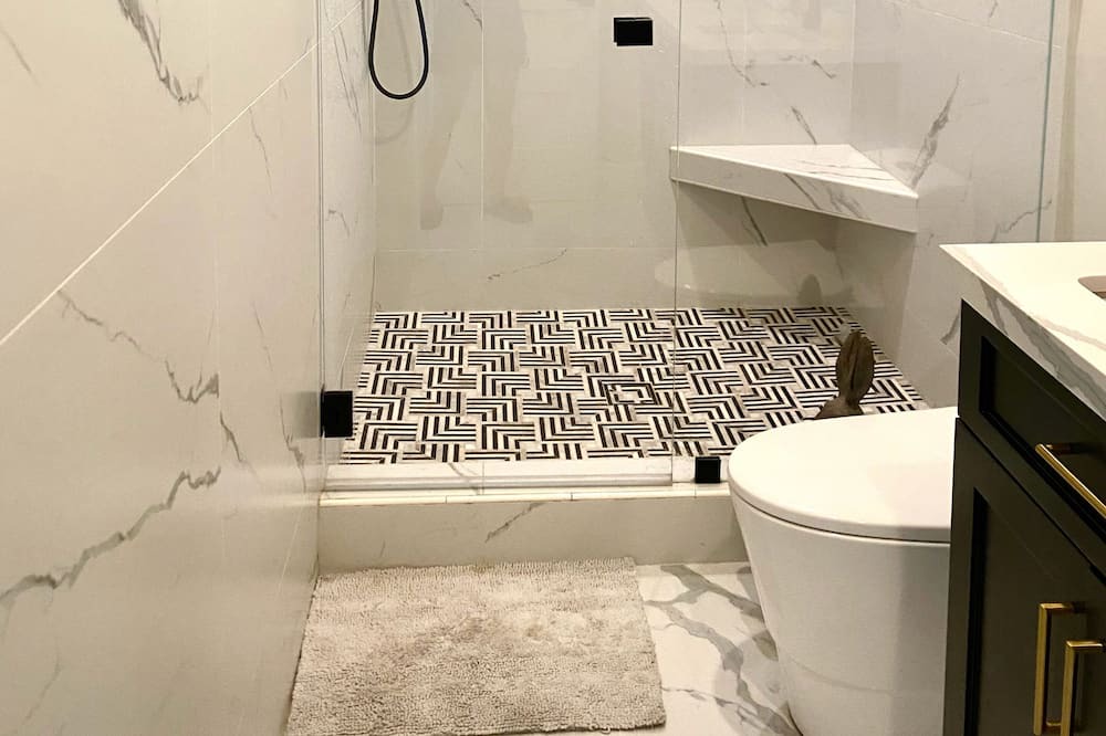 Photo of Bathroom in Alamitos Beach