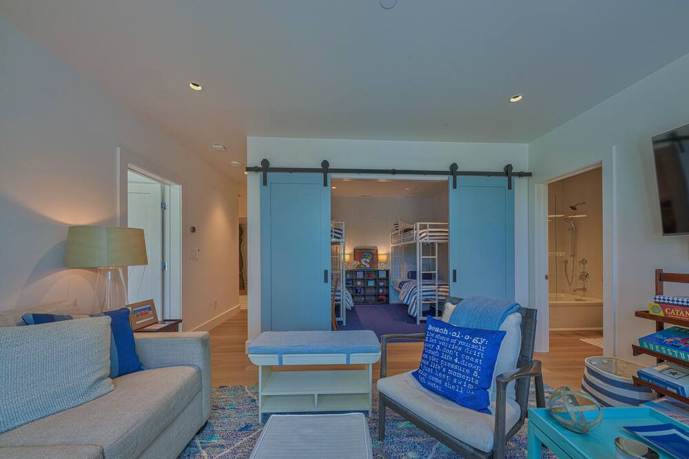 Photo of Livingroom in Carmel Point