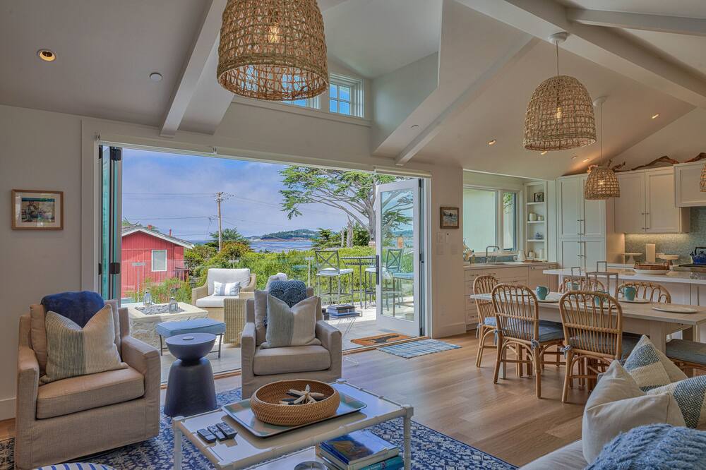 Photo of Livingroom in Carmel Point
