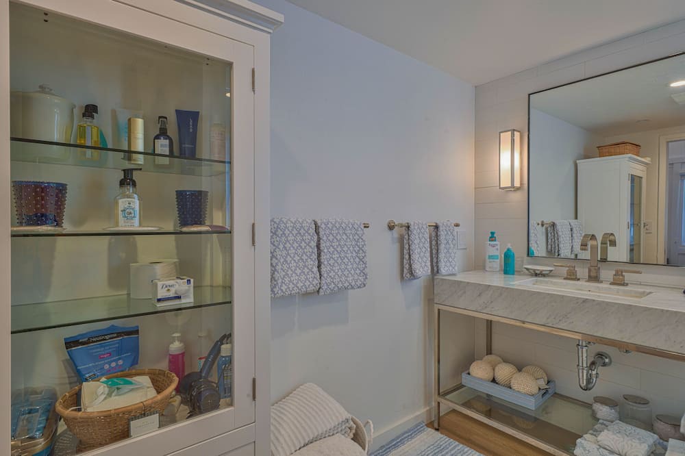 Photo of Bathroom in Carmel Point