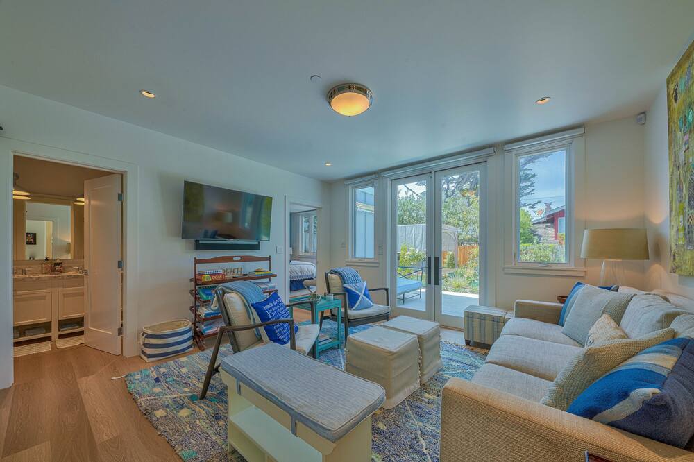 Photo of Livingroom in Carmel Point