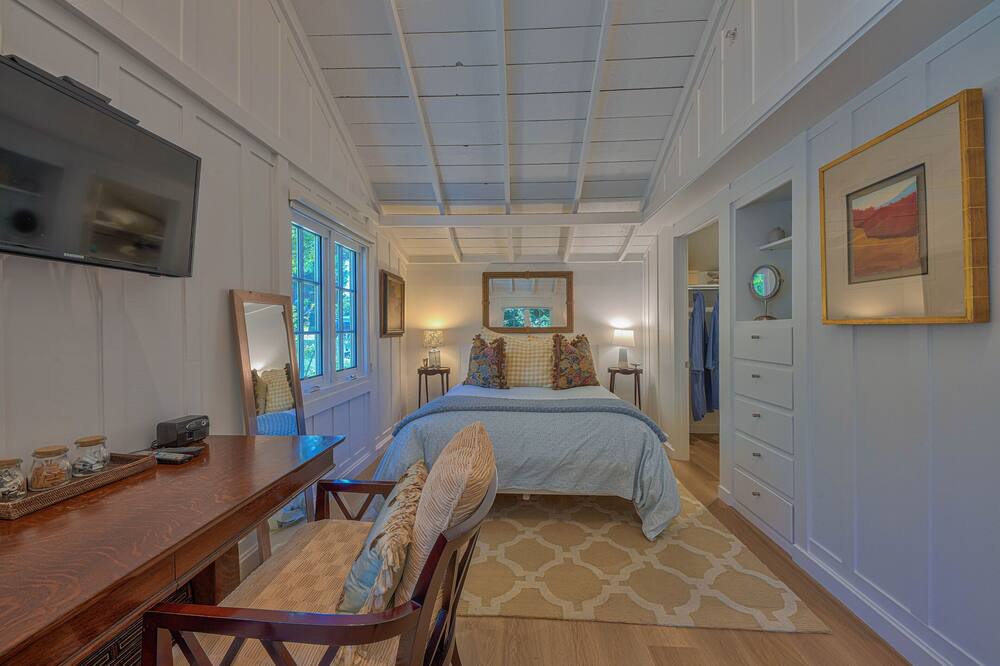Photo of Bedroom in Carmel Point