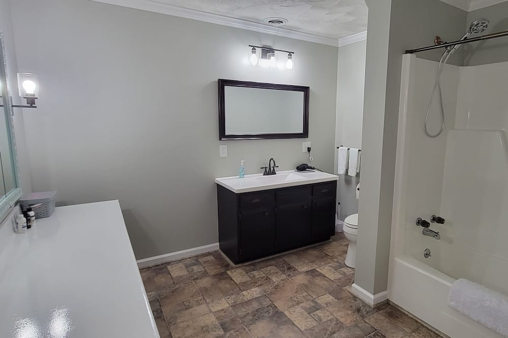 Photo of Bathroom in Sugar Grove