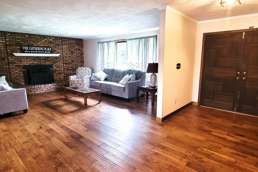 Photo of Livingroom in Sugar Grove