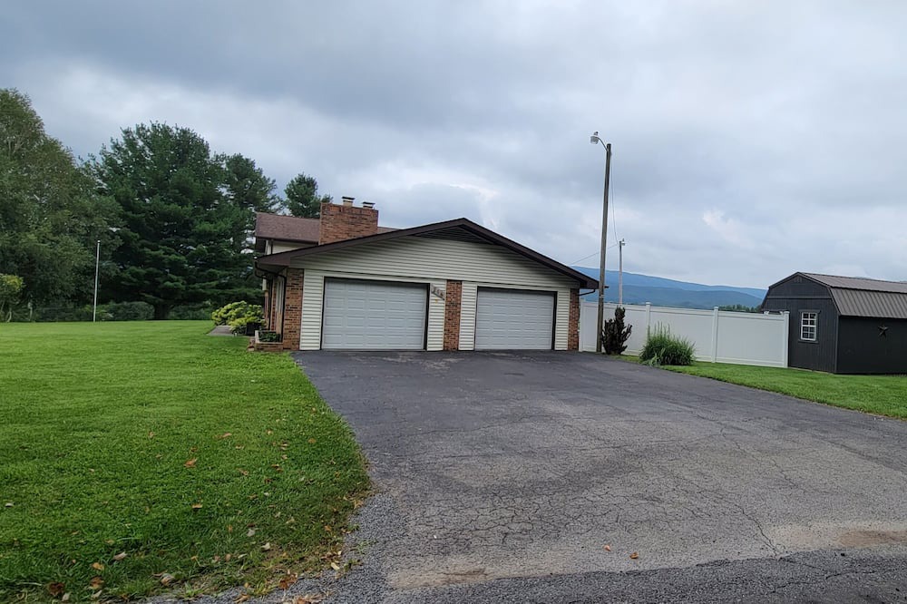 Photo of Outdoor in Sugar Grove