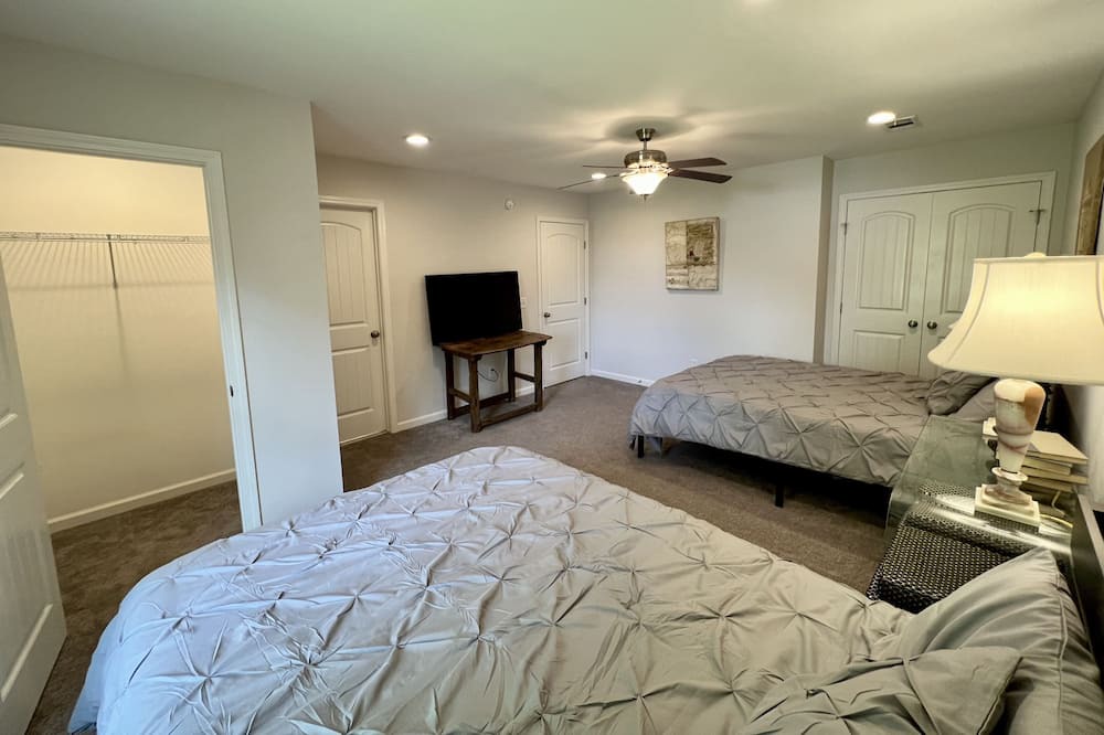 Photo of Bedroom in Tuscaloosa