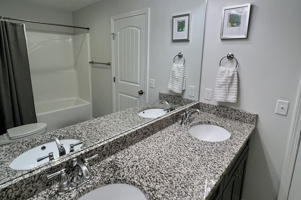 Photo of Bathroom in Tuscaloosa