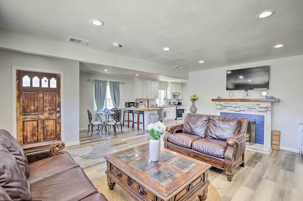 Photo of Bedroom in Compton