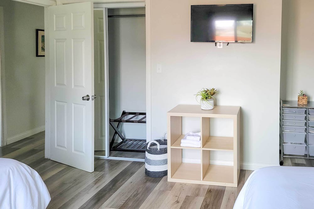 Photo of Bedroom in Compton