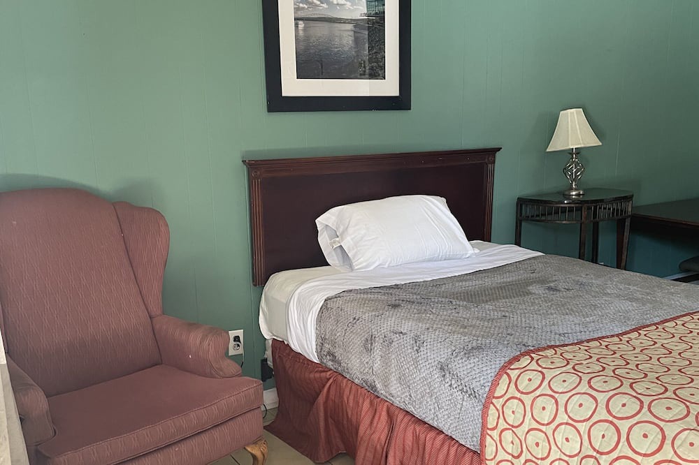 Photo of Bedroom in Monroe