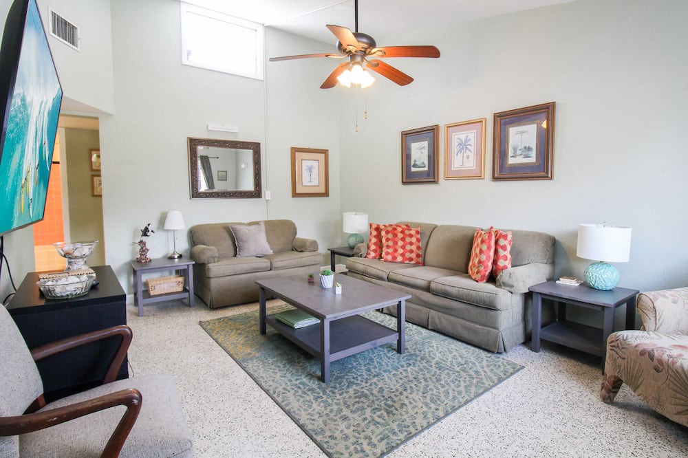 Photo of Livingroom in Golden Beach