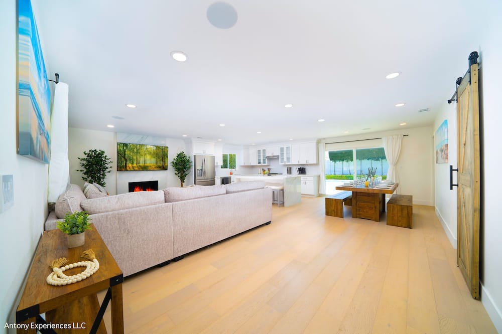 Photo of Livingroom in Fountain Valley