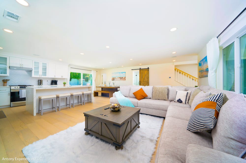 Photo of Livingroom in Fountain Valley