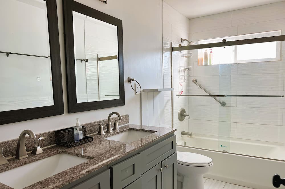 Photo of Bathroom in Lake Elsinore