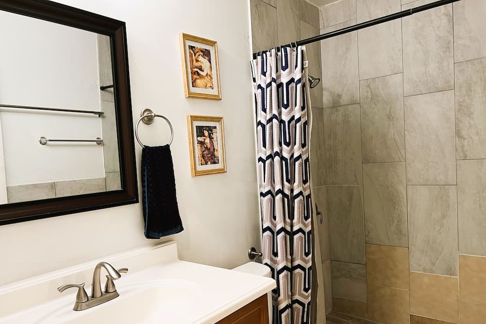 Photo of Bathroom in Lake Elsinore