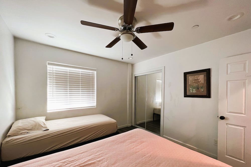 Photo of Bedroom in Lake Elsinore
