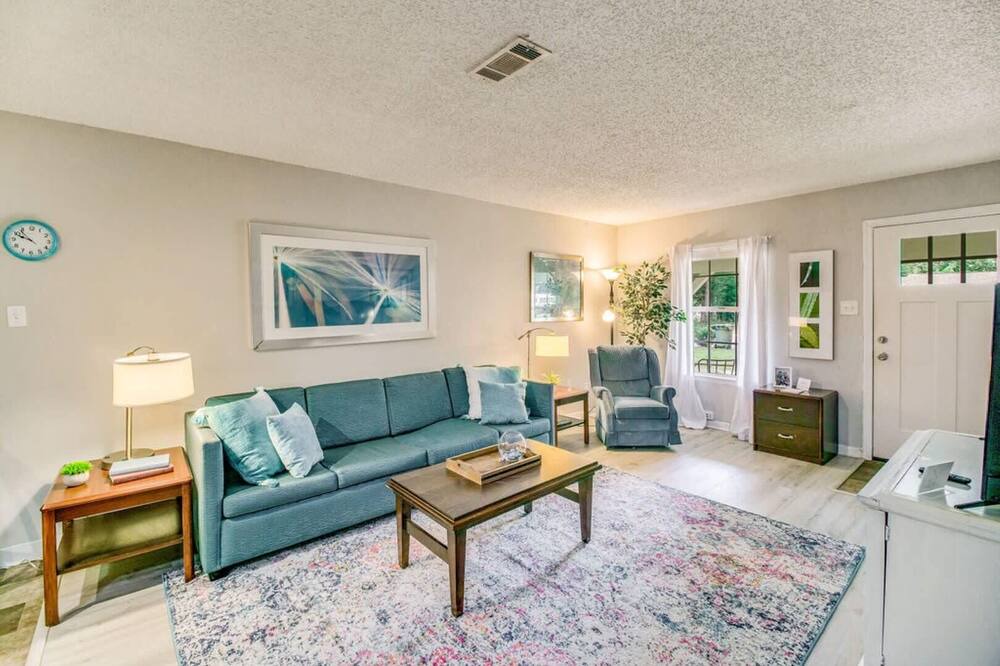 Photo of Livingroom in Northeast Pensacola