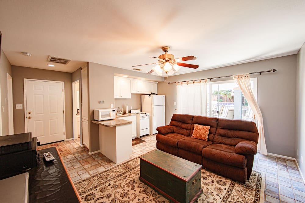 Photo of Livingroom in East Whittier