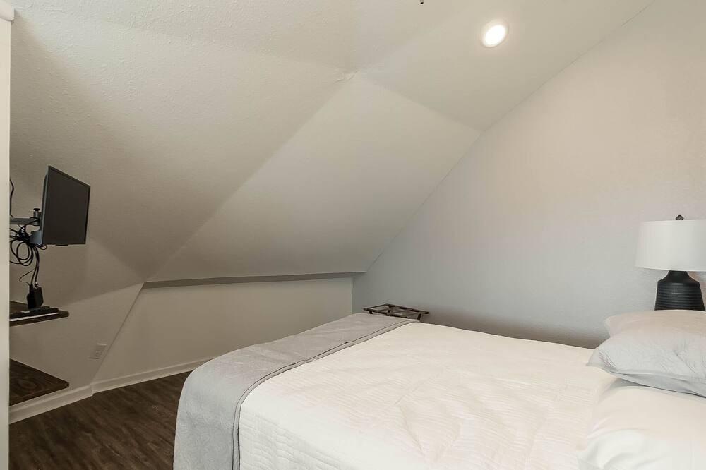 Photo of Bedroom in Tuscaloosa
