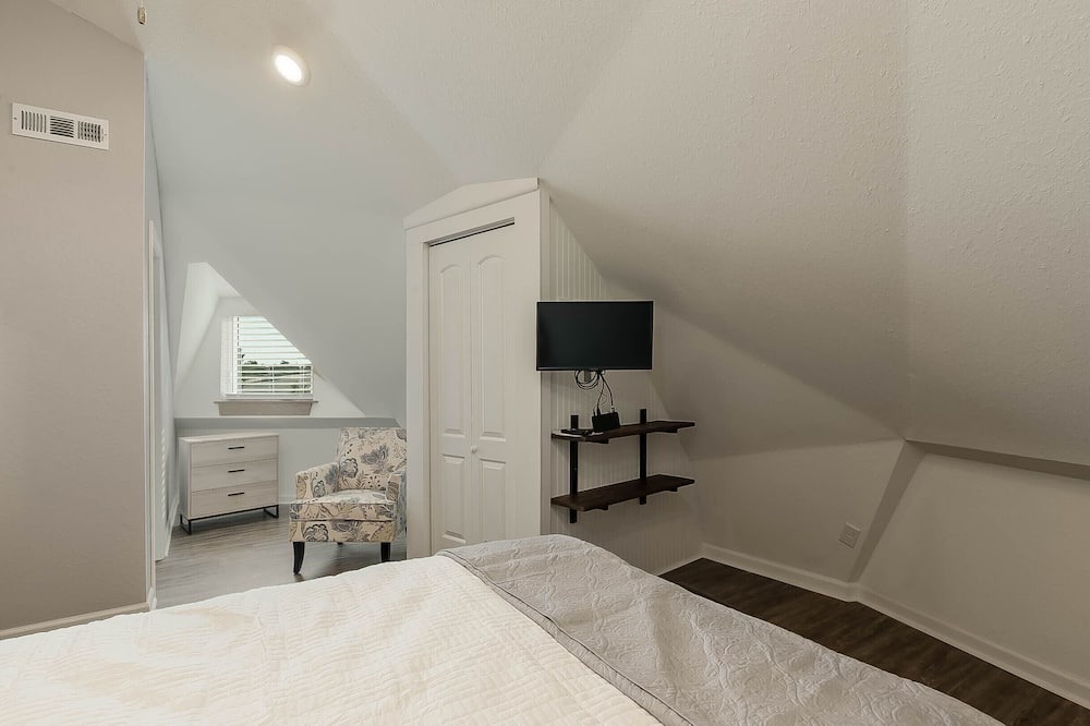 Photo of Bedroom in Tuscaloosa