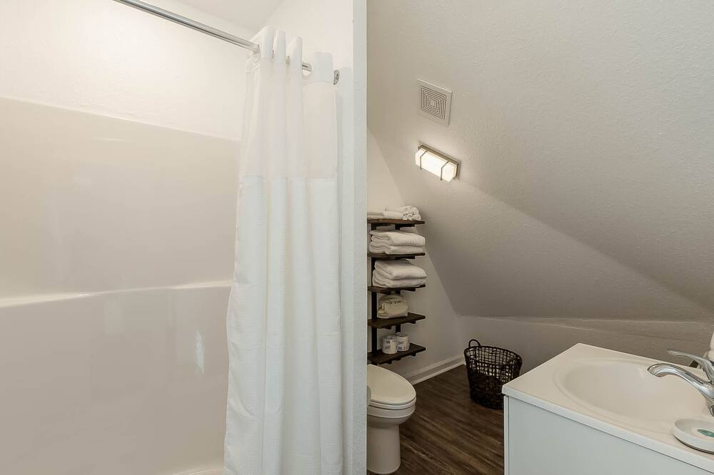 Photo of Bathroom in Tuscaloosa