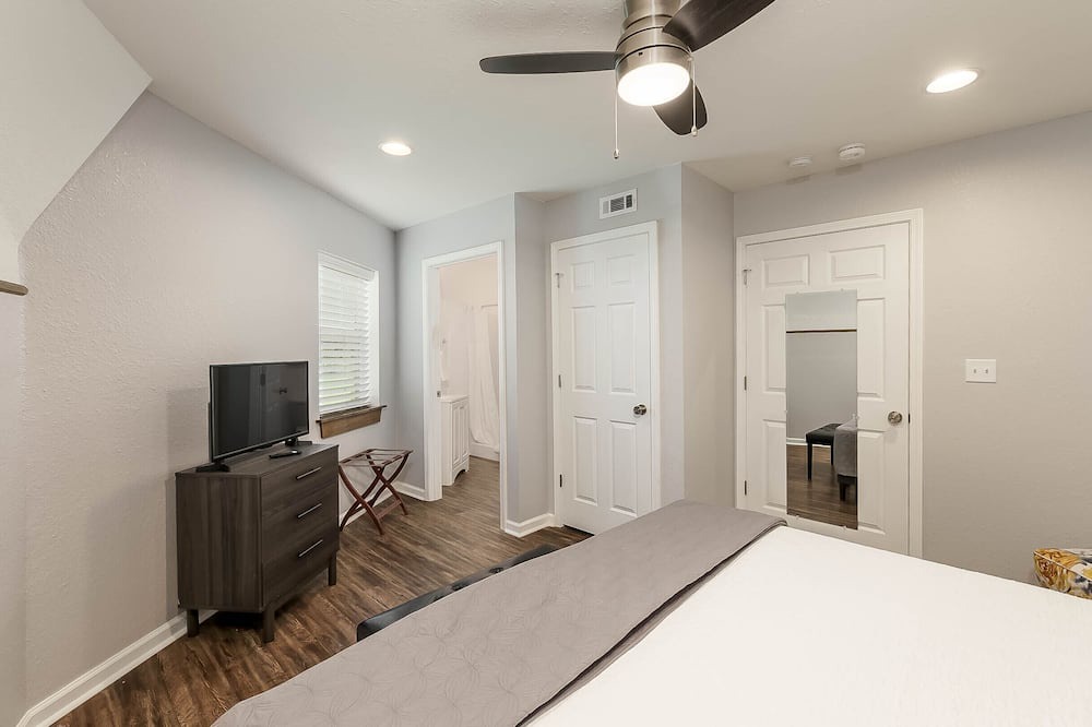 Photo of Bedroom in Tuscaloosa