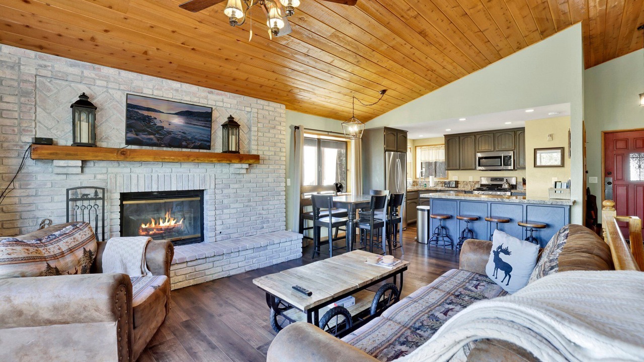Photo of Livingroom in Big Bear City
