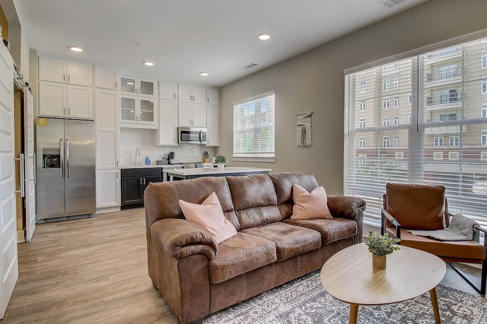 Photo of Livingroom in Third Ward