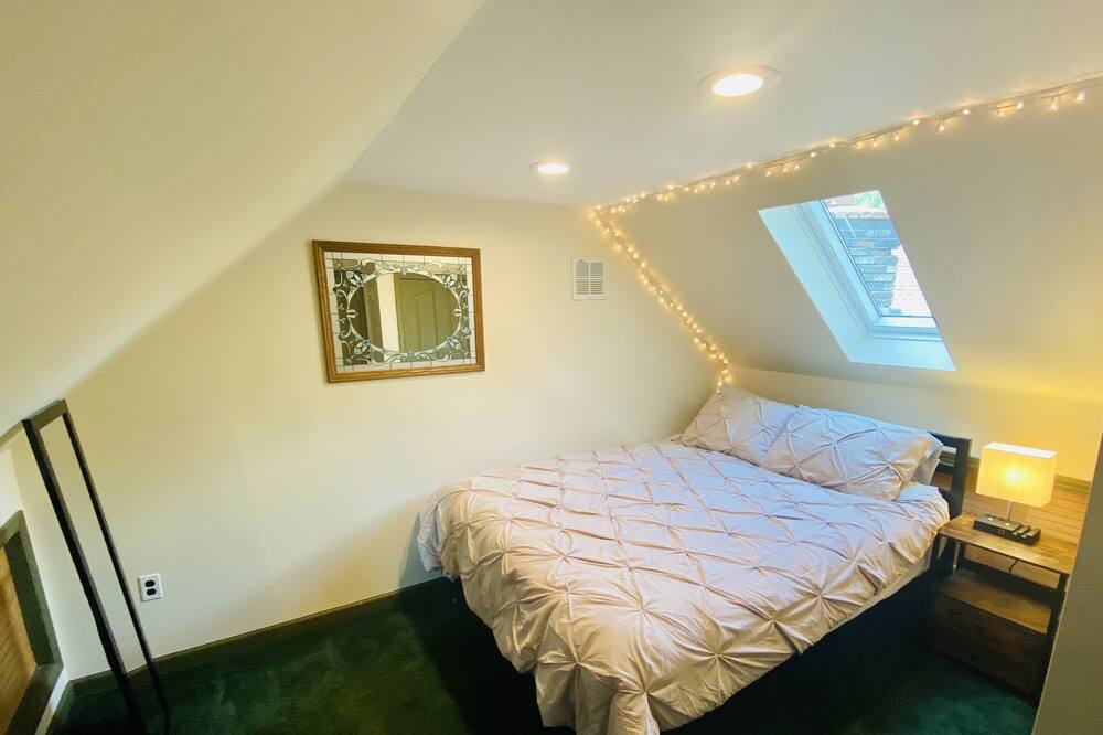 Photo of Bedroom in Thompson Ridge