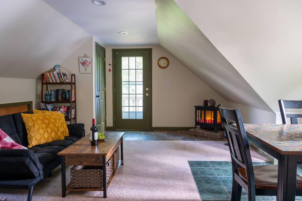 Photo of Livingroom in Thompson Ridge